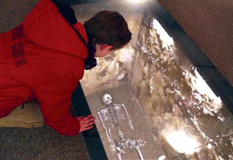 A kid and a reconstruction of the burial field of Harmignies