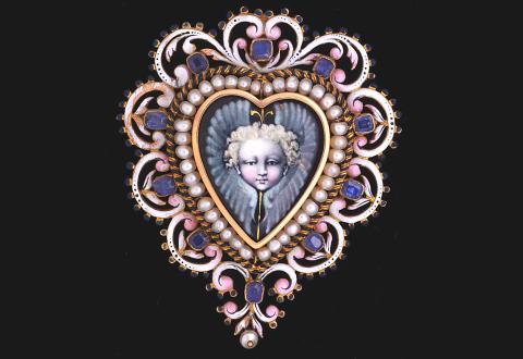 Heart-shaped brooch