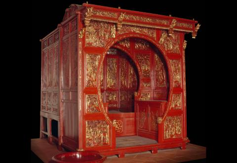 Red Chinese boxbed