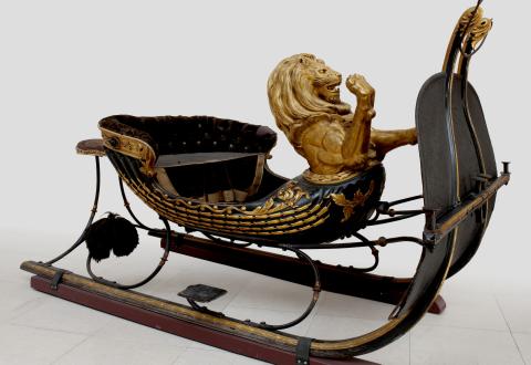 Sleigh with a gilded lion