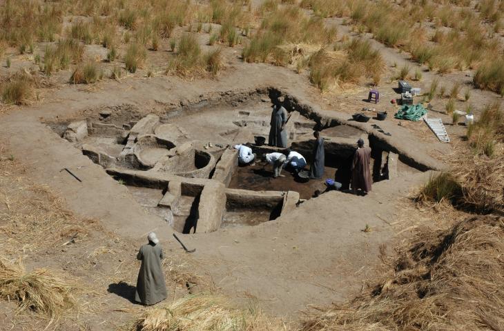 View on the excavations and the settlement area of Elkab